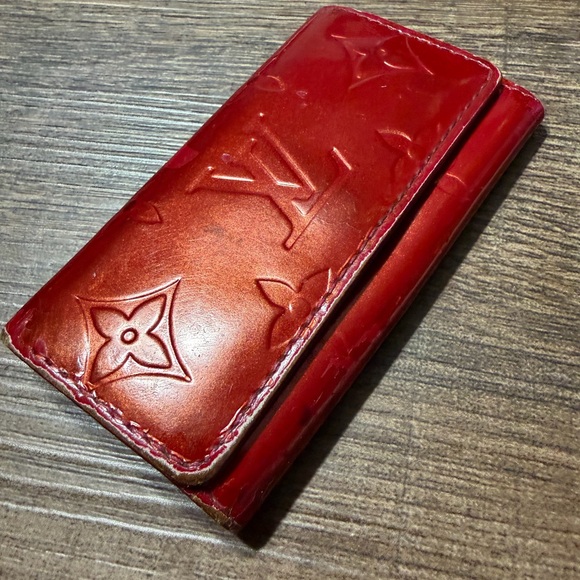 Authentic Louis Vuitton Vernis Red 4 Key Holder LV Monogram Patent Leather M4 - Picture 6 of 14